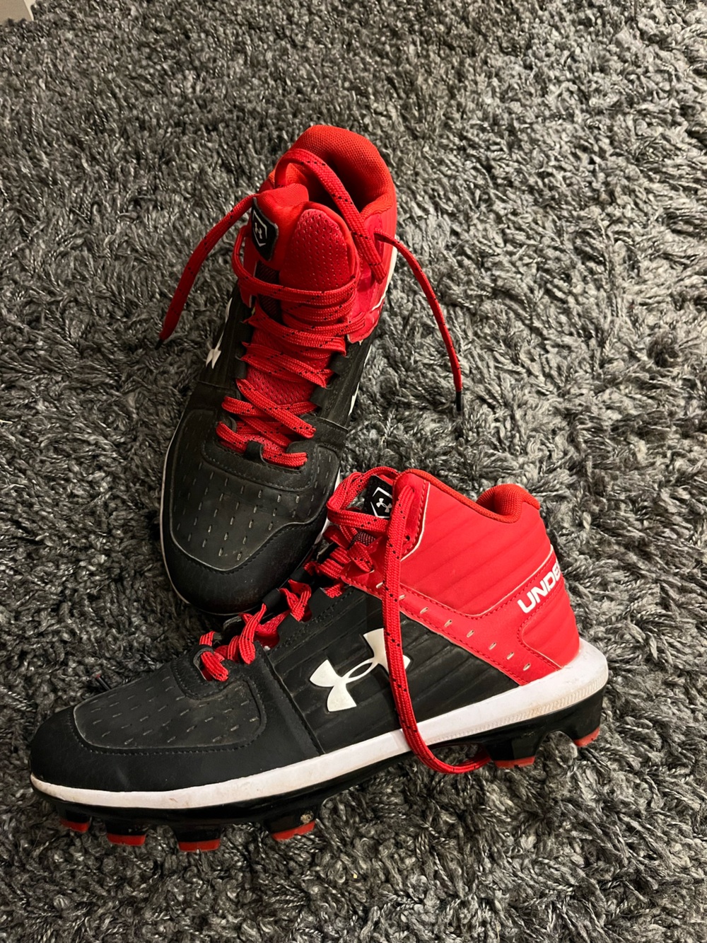 Under Armour cleats boys youth size 6